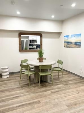 In-room dining - Seaport Suites (Wildwood)