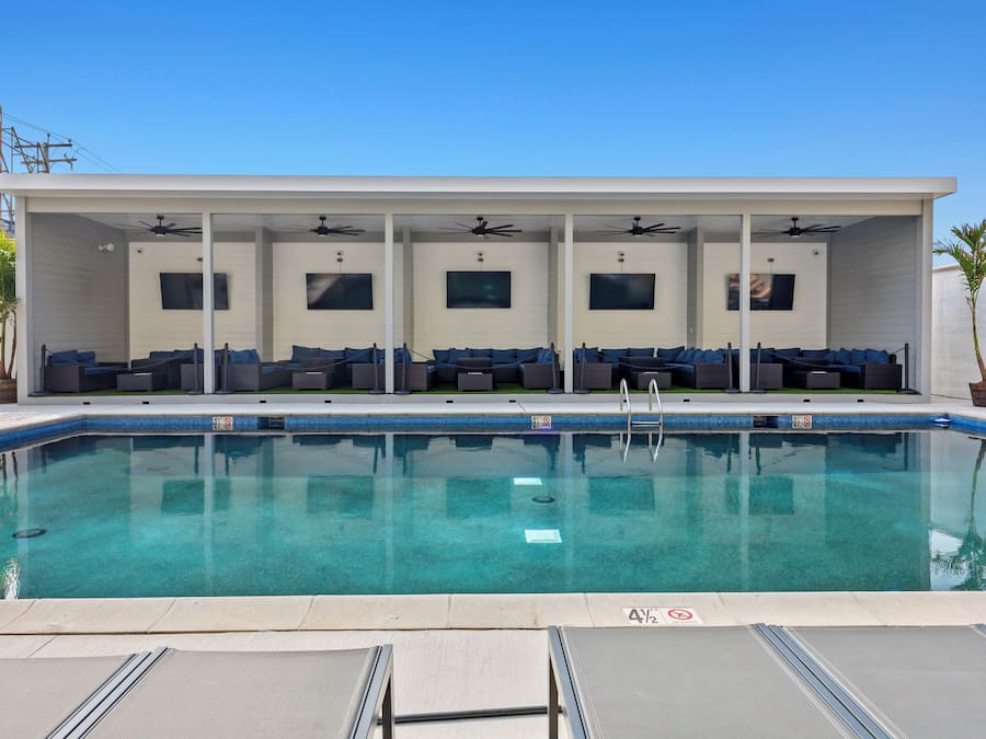 Piscine extérieure (ouverte en saison)