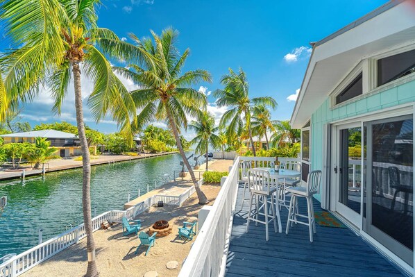 屋外ダイニングエリア