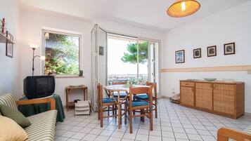 Apartment, 2 Bedrooms, Smoking, Balcony | Lounge