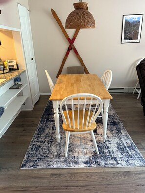 Dining - Windor Hill Way in Waterville Valley (Waterville Valley)