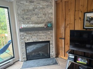 Smart TV, fireplace