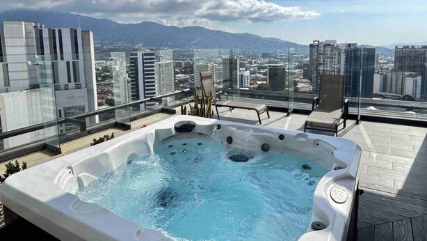 Unclassified image, 1 of 18, button - "studio on the 9th Floor" (San José)