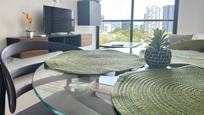 Unclassified image, 5 of 18, button - "studio on the 9th Floor" (San José)