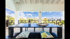Outdoor dining - Beautiful Villa With Pool Near the Beach for Groups (Jan Thiel)