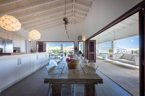 Villa, flere soverom, røyk, privat basseng | Restauranter