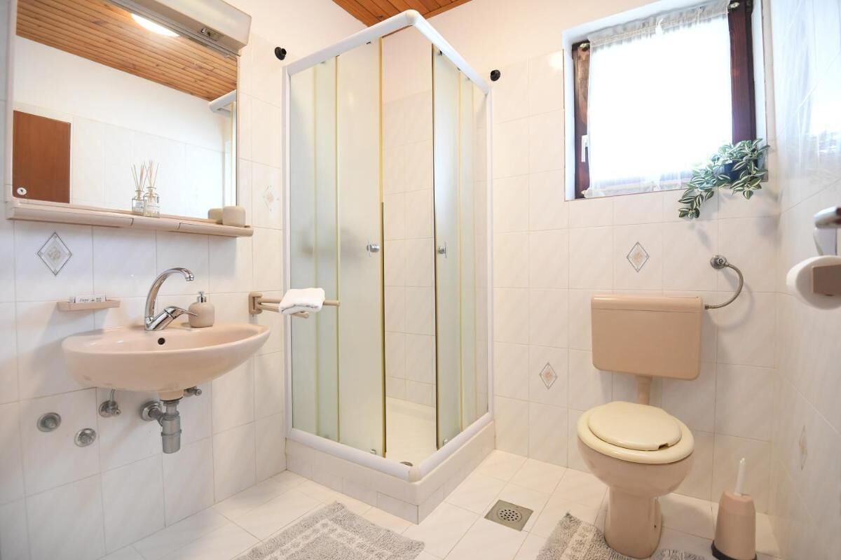 Apartment, 2 Bedrooms, Smoking, Balcony | Bathroom