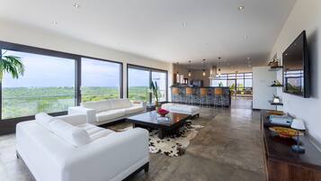 Villa, 4 Bedrooms, Smoking, Private Pool | Dining room