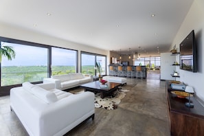 Villa, 4 Bedrooms, Smoking, Private Pool | Dining room