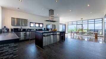 Villa, 4 habitaciones, para fumadores, alberca privada | Restaurantes