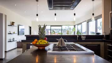 Villa, 4 Bedrooms, Smoking, Private Pool | Interior