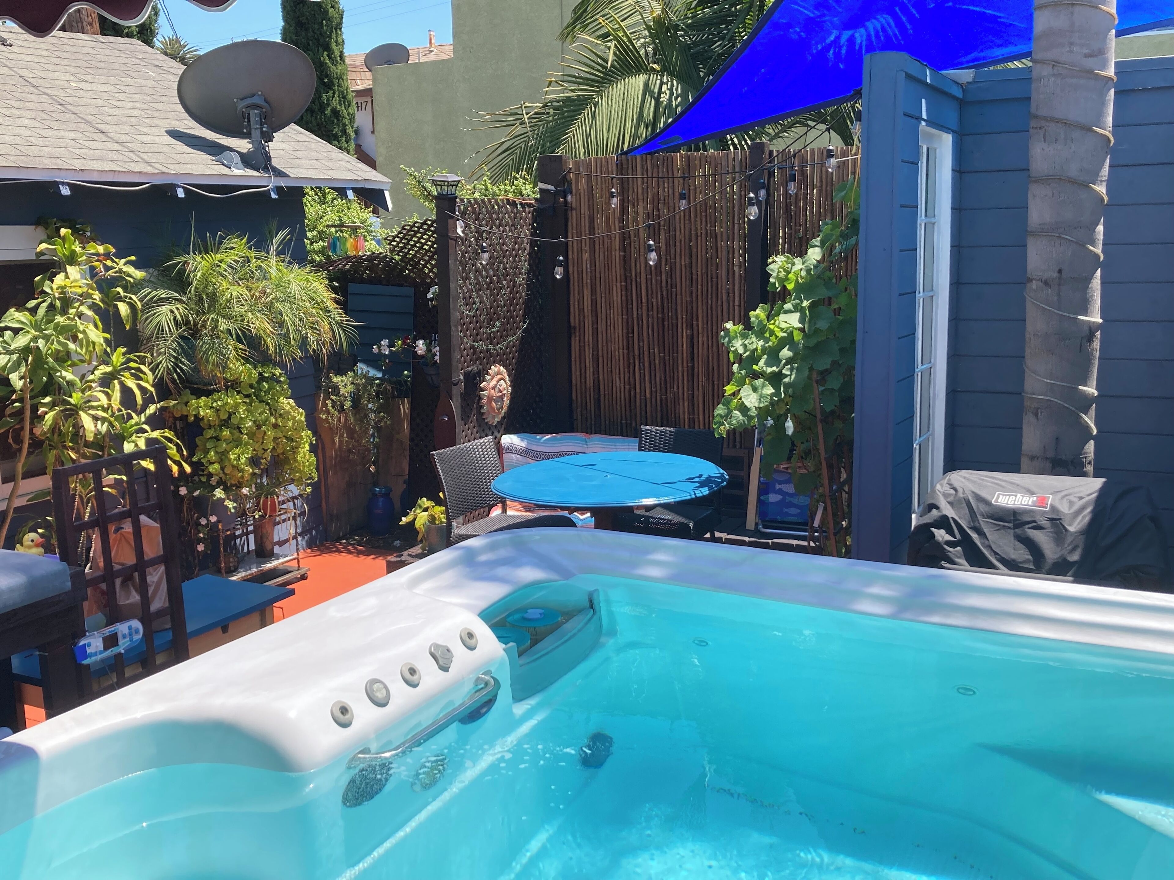 Tiffanys by the Sea🏊🏼🏄🏼‍♀️  Cal Bungalow with swim spa and minutes walk to beach.