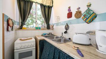 House, 2 Bedrooms, Smoking, Balcony | Interior