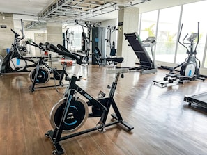 Apartamento, 2 quartos, sacada | Academia de ginástica