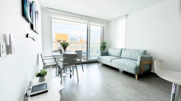 Căn hộ, 2 phòng ngủ, ban công | Phòng khách