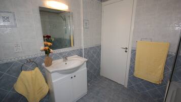 Villa, 3 Bedrooms, Private Pool, Garden View | Bathroom