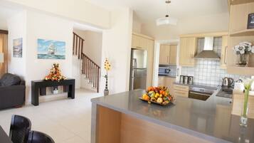 Villa, 3 Bedrooms, Private Pool, Garden View | Dapur peribadi