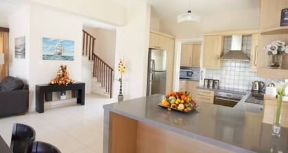 A Three-bedroom Villa With a Private Pool and Landscaped Garden Wi-fi