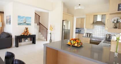 A Three-bedroom Villa With a Private Pool and Landscaped Garden Wi-fi