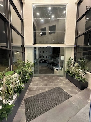 Apartment, 1 Bedroom, Accessible, Smoking | Property entrance