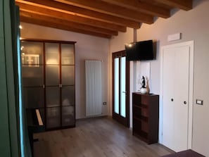 House, 1 Bedroom, Balcony, Garden View | Room amenity