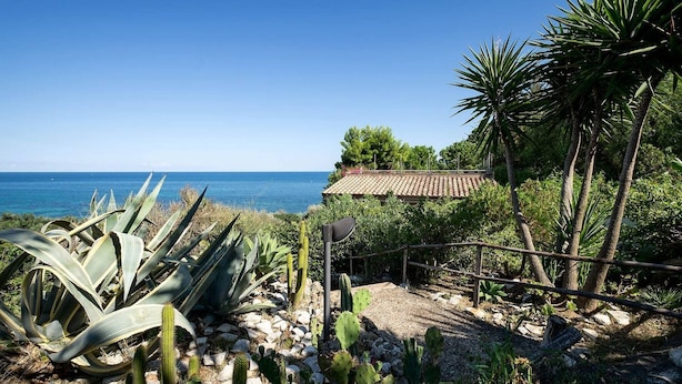 Unclassified image, 1 of 61, button - 6- Lovely Apartment in Front of the sea (Santa Flavia)
