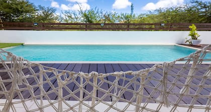 Room in B&B - Grace Stay - Beautiful Spacious Room in Villa mi Cuna With Swimming Pool
