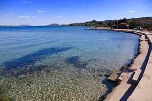 Appartement, 2 chambres, fumeurs, balcon | Plage