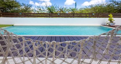 Room in B&B - Sunny Stay - Beautiful Spacious Room in Villa mi Cuna With Swimming Pool