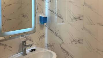Apartment, 1 Bedroom, Accessible, Smoking | Bathroom