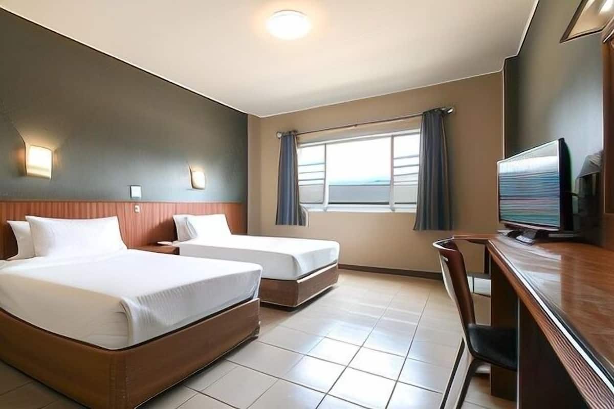 1 bedroom, desk, free WiFi, bed sheets