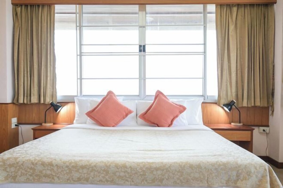 1 bedroom, desk, free WiFi, bed sheets