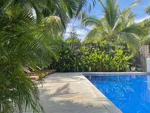 Villa, 2 habitaciones, balcón, vista al jardín | Alberca | Alberca al aire libre 