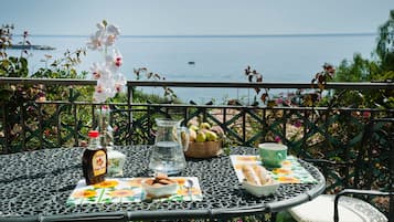 Ferienhaus, 2 Schlafzimmer, Raucher, Balkon | Speisen im Freien