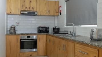 Apartamento, 2 quartos, sacada, vista para o jardim | Parte interna
