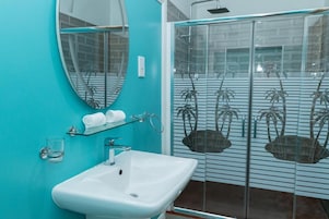 Apartment, 2 Bedrooms, Balcony, Garden View | Bathroom