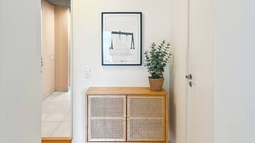 Apartment, 1 Bedroom, City View | Interior