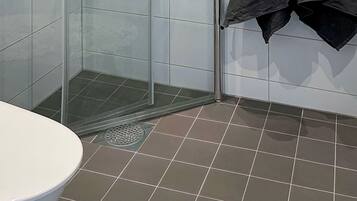 Apartment, 1 Schlafzimmer, Stadtblick | Dusche im Bad