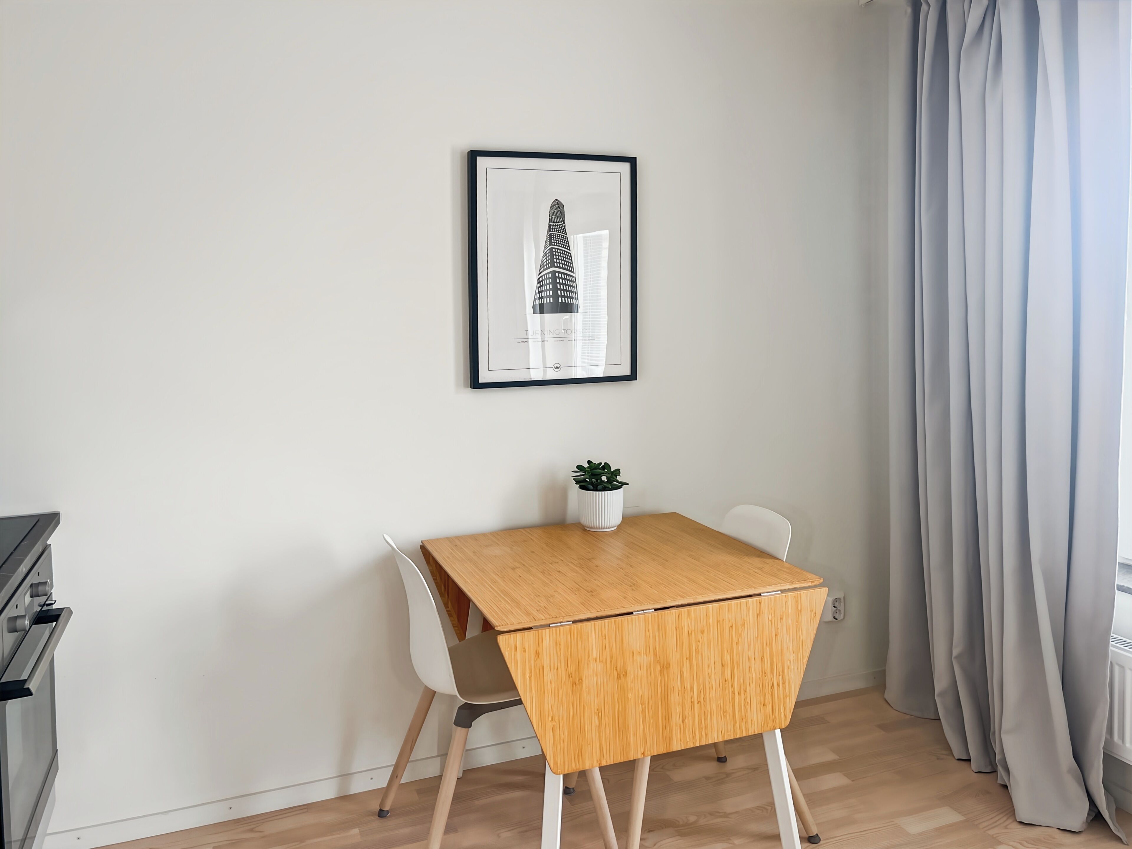 Apartment, 1 Bedroom, City View | Dining room