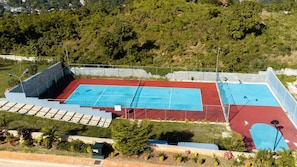 Bungalow, 2 chambres, vue sur la piscine | Terrain de tennis