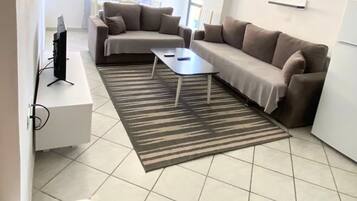 Apartment, 2 Bedrooms, Accessible, Smoking | Living area