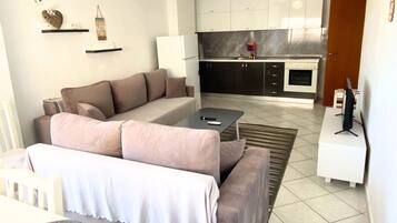 Apartment, 2 Bedrooms, Accessible, Smoking | Living area