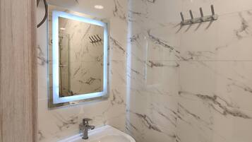 Apartment, 1 Bedroom, Accessible, Smoking | Bathroom