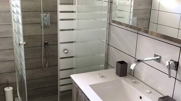Loft, 1 Bedroom, Balcony | Bathroom