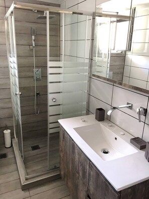 Loftsrom, 1 soverom, balkong | Bad