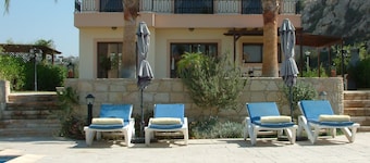 Three Bedroom Villa With Private Pool and Landscaped Garden Close to the Beach