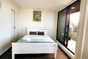 Apartment, 2 Bedrooms, Balcony, City View - Sunny, Spacious And Magnificent Sea Views! (Auckland)