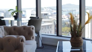 Apartment, 2 Bedrooms, Balcony, City View | Dining - Sunny, Spacious And Magnificent Sea Views! (Auckland)