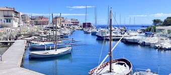 Ida Palace, new Deluxe Seafront Apartment