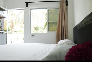 Room, 1 Bedroom, Smoking, Balcony - Room-private Room With King Size bed num (Santa María Colotepec)